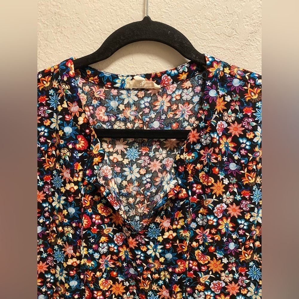Jane And Delancey Floral Sleeveless V-Neck Boho Style Blouse. - Picture 3 of 5